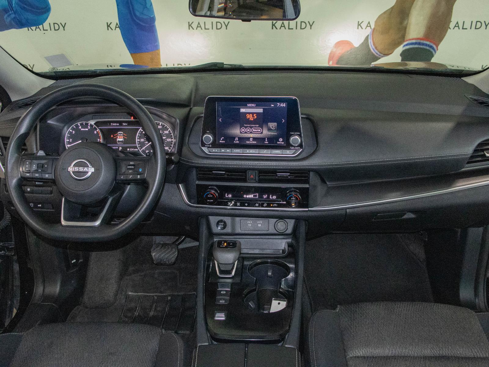View vehicle photo 3