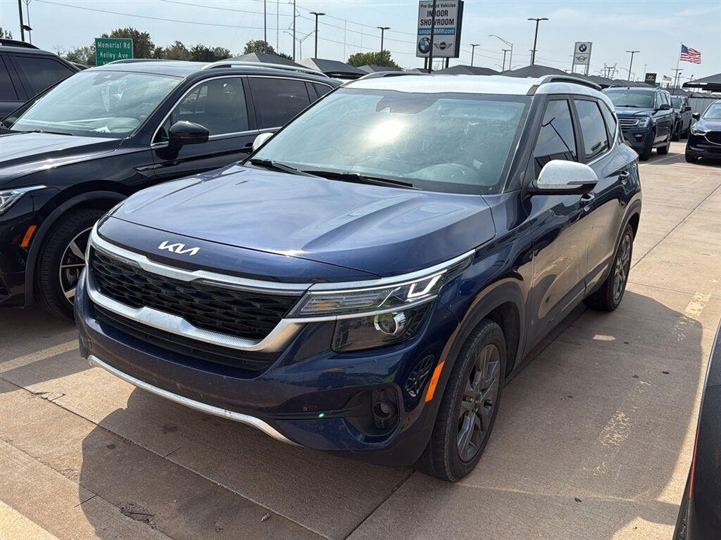 Dark Ocean Blue/White Roof 2023 Kia Seltos SUV / Crossover Front-Wheel Drive Continuously Variable Transmission