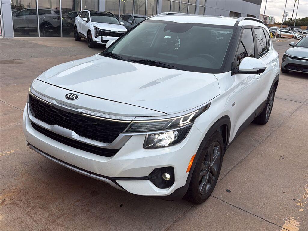 Snow White Pearl 2021 Kia Seltos SUV / Crossover All-Wheel Drive Continuously Variable Transmission