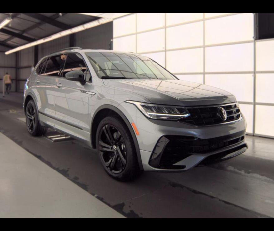 Pyrite Silver Metallic 2024 Volkswagen Tiguan SUV / Crossover Front-Wheel Drive Automatic