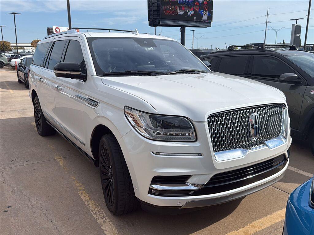 White 2019 Lincoln Navigator SUV / Crossover Four-Wheel Drive 