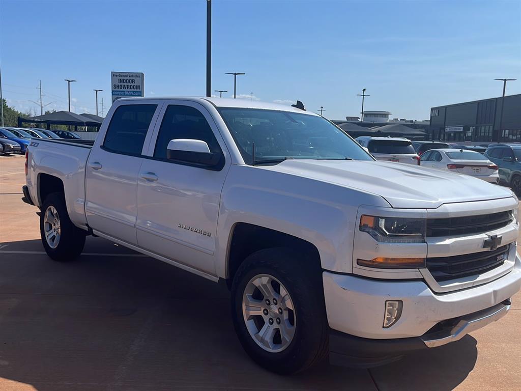 Summit White 2018 Chevrolet Silverado 1500 Pickup Truck Four-Wheel Drive 6-Speed Automatic
