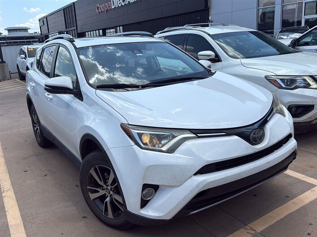 Super White 2018 Toyota RAV4 SUV / Crossover Front-Wheel Drive Automatic