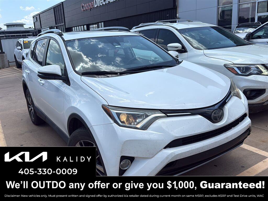 Super White 2018 Toyota RAV4 SUV / Crossover Front-Wheel Drive Automatic