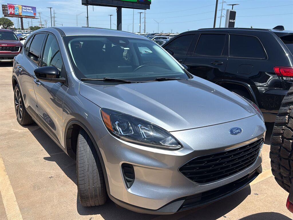 Iconic Silver Metallic 2022 Ford Escape SUV / Crossover Front-Wheel Drive 8-Speed Automatic