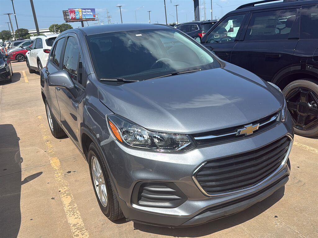 Silver Ice Metallic 2020 Chevrolet Trax SUV / Crossover Front-Wheel Drive 6-Speed Automatic