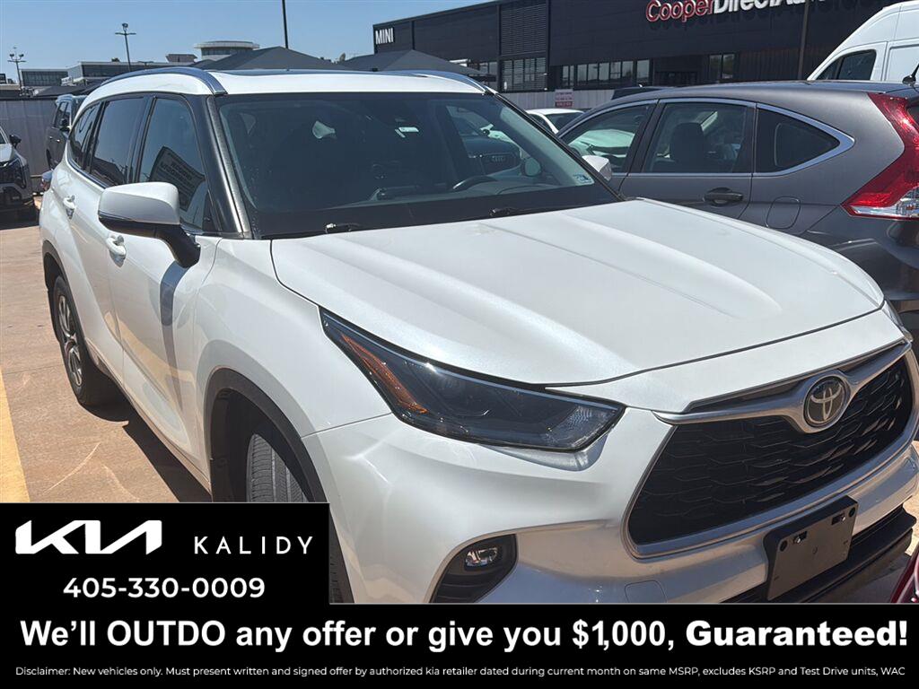 White (Blizzard Pearl) 2021 Toyota Highlander SUV / Crossover All-Wheel Drive Automatic