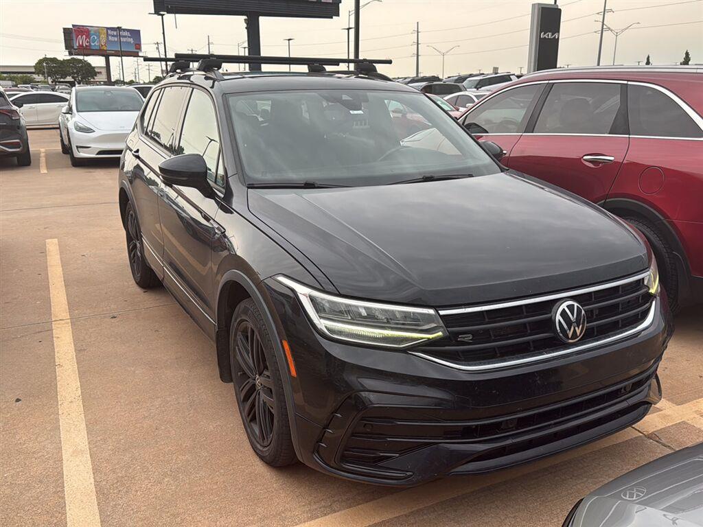 Deep Black Pearl 2022 Volkswagen Tiguan SUV / Crossover Front-Wheel Drive Automatic