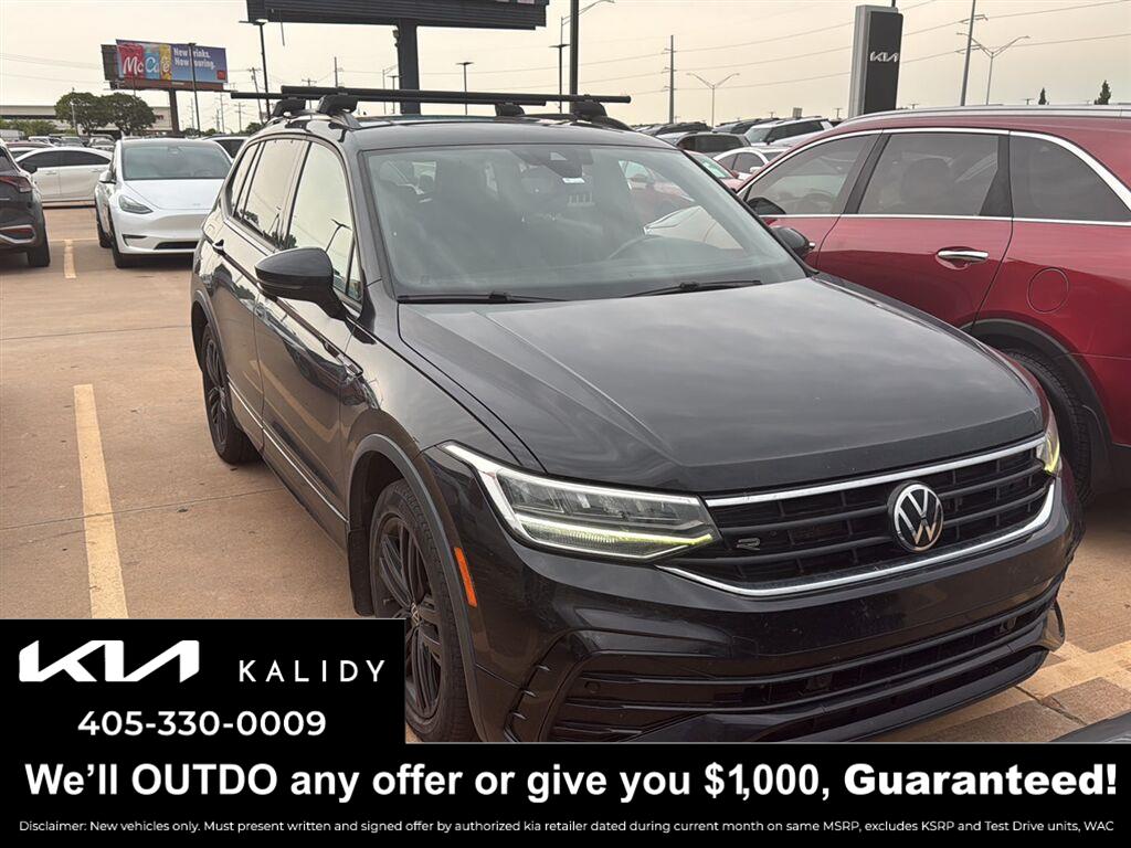 Deep Black Pearl 2022 Volkswagen Tiguan SUV / Crossover Front-Wheel Drive Automatic