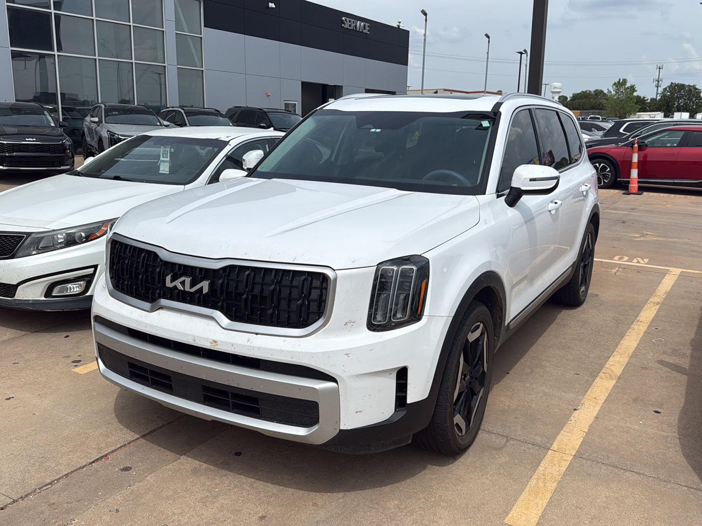 Glacial White Pearl 2024 Kia Telluride SUV / Crossover Front-Wheel Drive Automatic