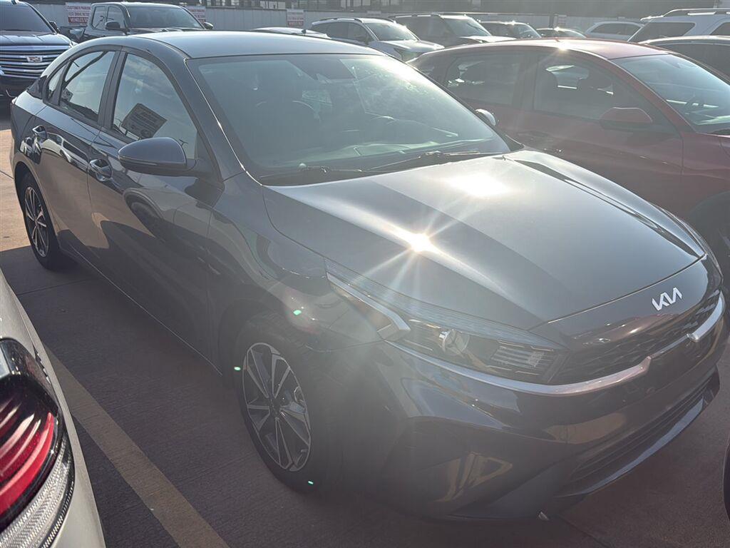 Gravity Gray 2024 Kia Forte Sedan Front-Wheel Drive Continuously Variable Transmission