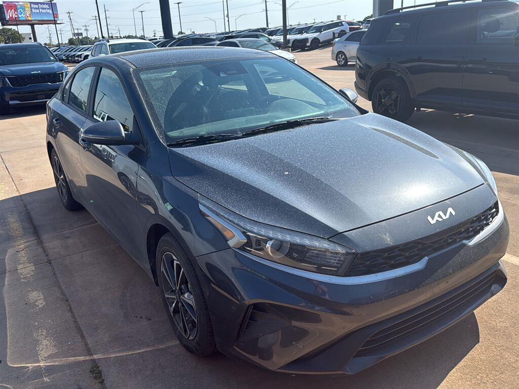 2023 Kia Forte Gris (GRAVITY GRAY) Sedán Tracción delantera 