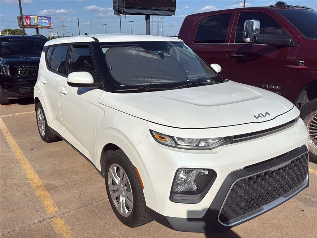 Snow White Pearl 2022 Kia Soul SUV / Crossover Front-Wheel Drive Continuously Variable Transmission