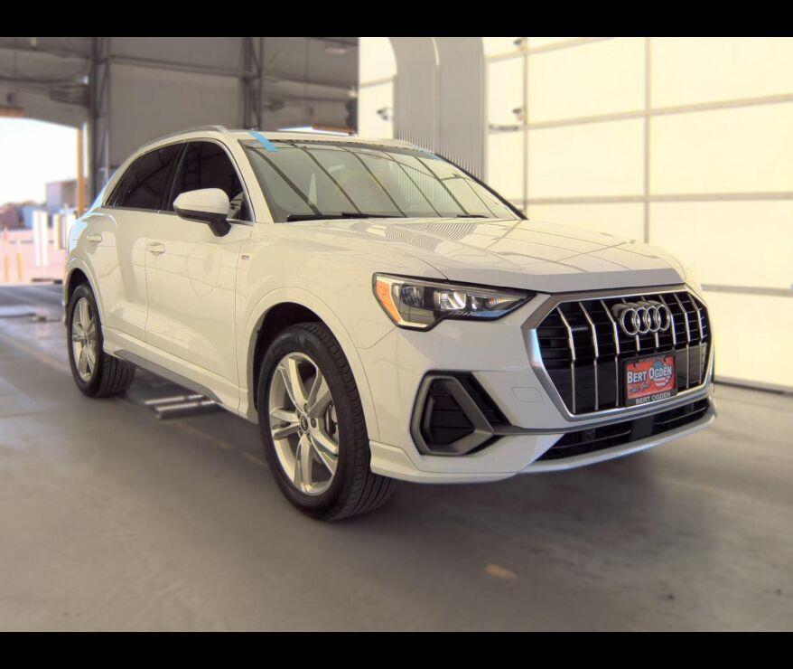 Glacier White Metallic 2022 Audi Q3 SUV / Crossover All-Wheel Drive Automatic