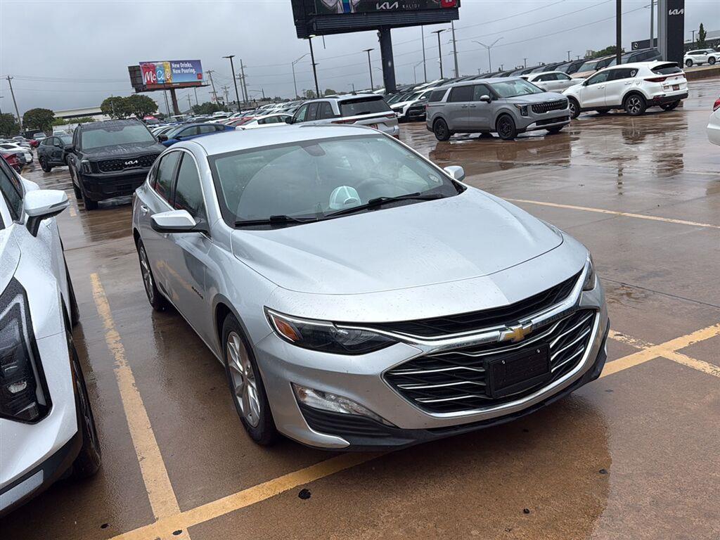 Silver Ice Metallic 2020 Chevrolet Malibu Sedan Front-Wheel Drive Continuously Variable Transmission
