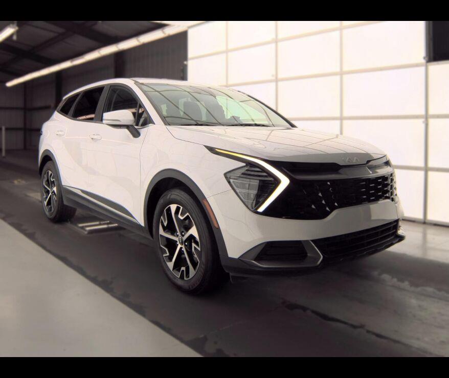 Glacial White Pearl 2024 Kia Sportage SUV / Crossover Front-Wheel Drive Automatic