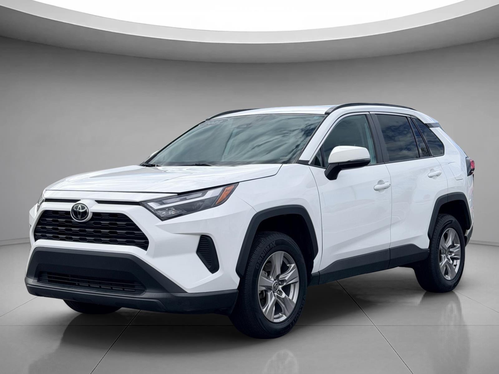 White 2022 Toyota RAV4 XLE FWD SUV / Crossover Front-Wheel Drive 8-Speed Automatic