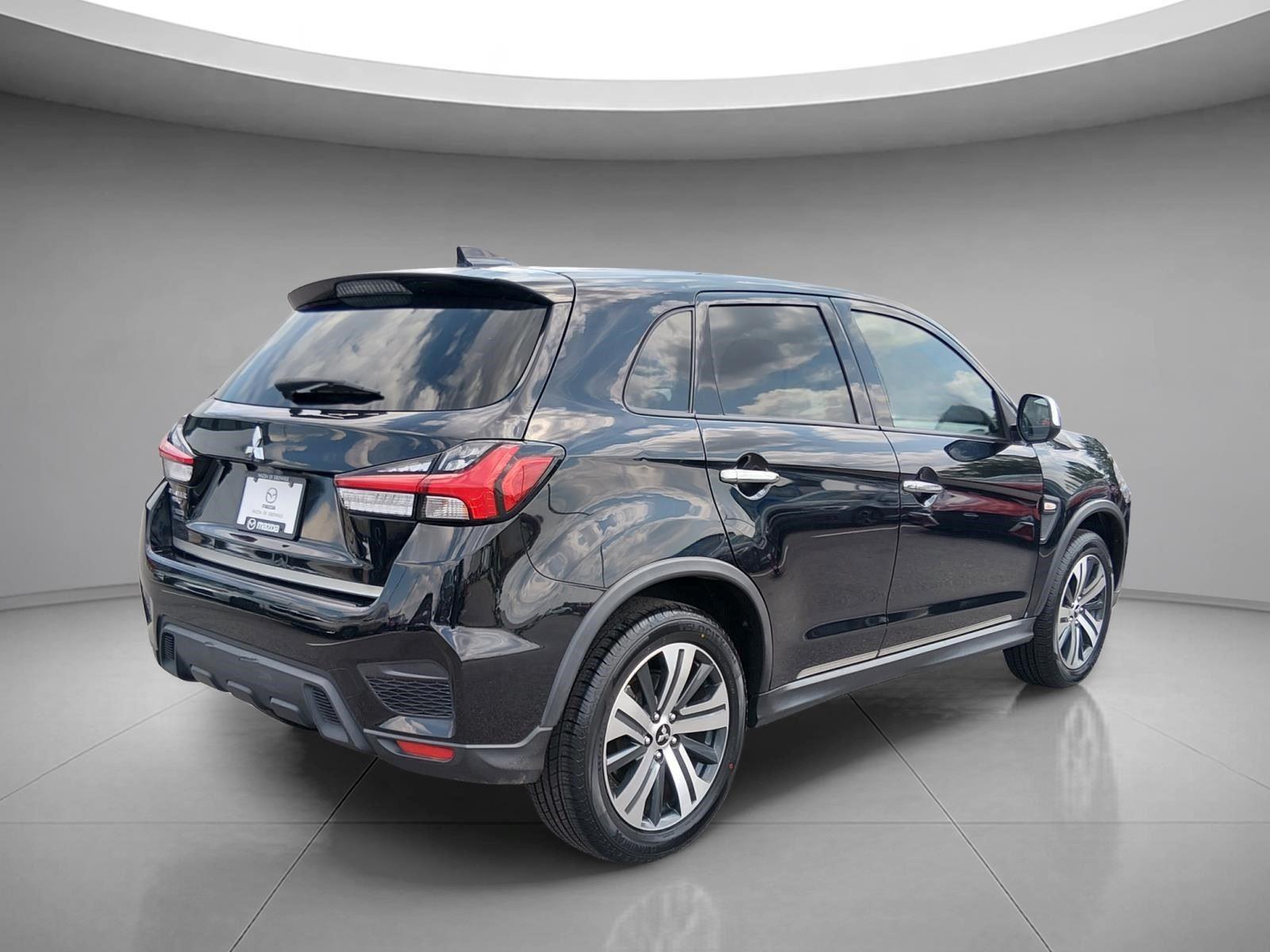 Used 2022  MITSUBISHI  image 5