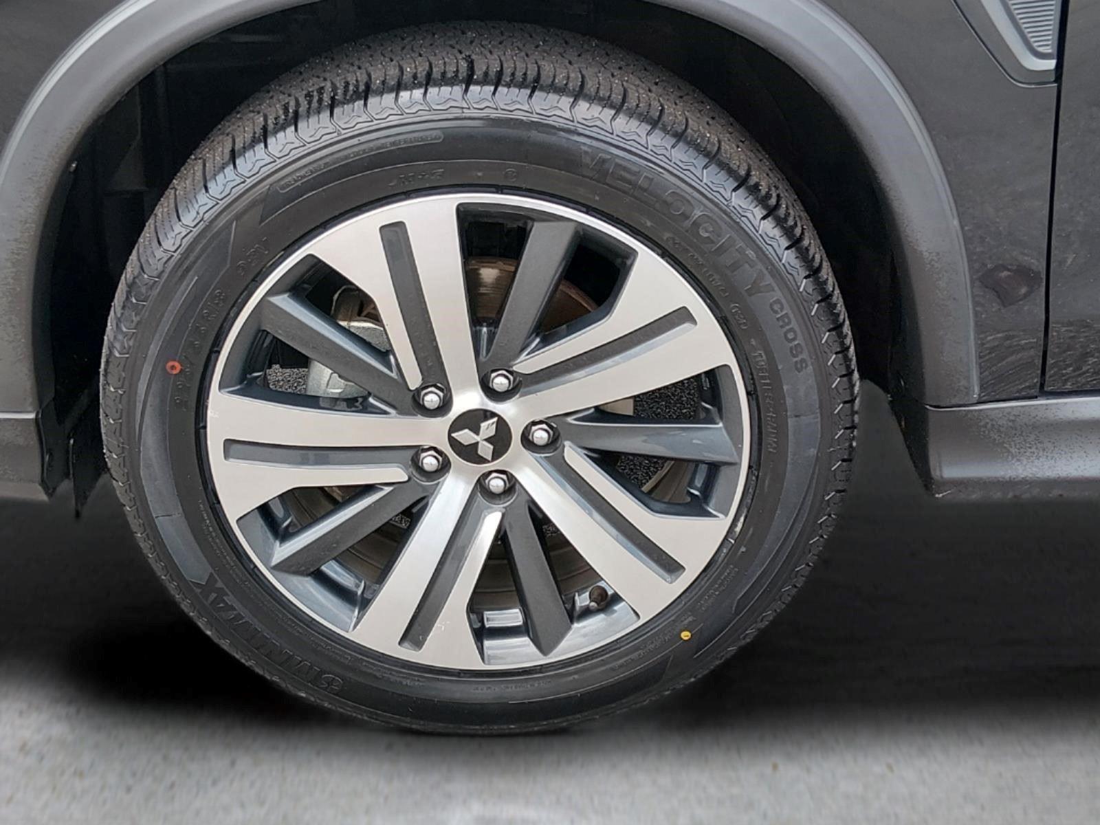 Used 2022  MITSUBISHI  image 9