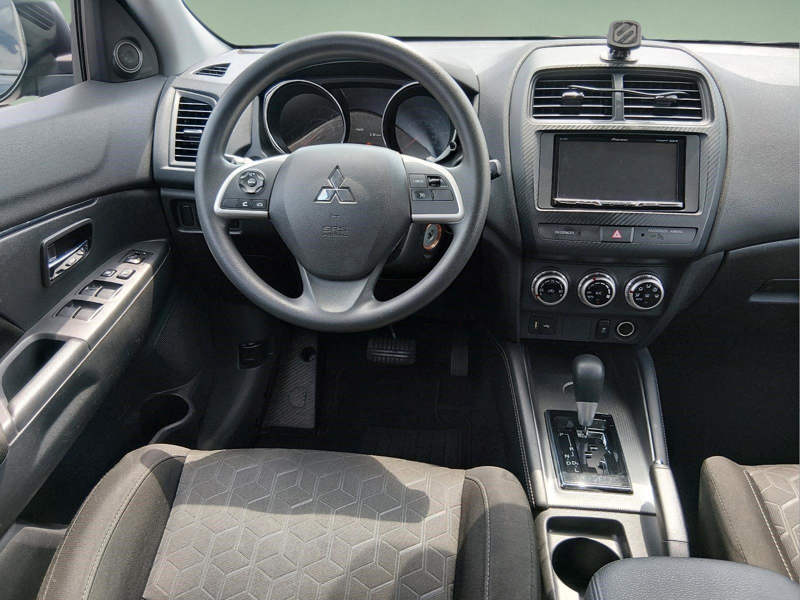 Used 2022  MITSUBISHI  image 16
