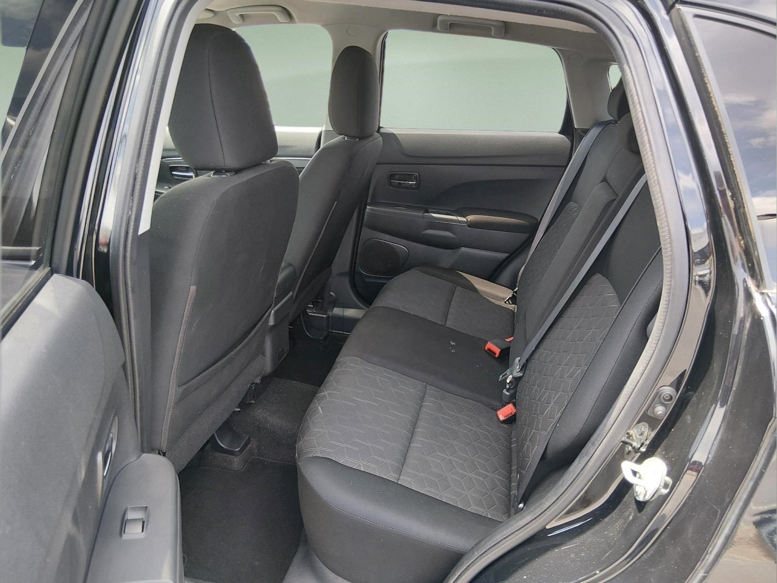 Used 2022  MITSUBISHI  image 17