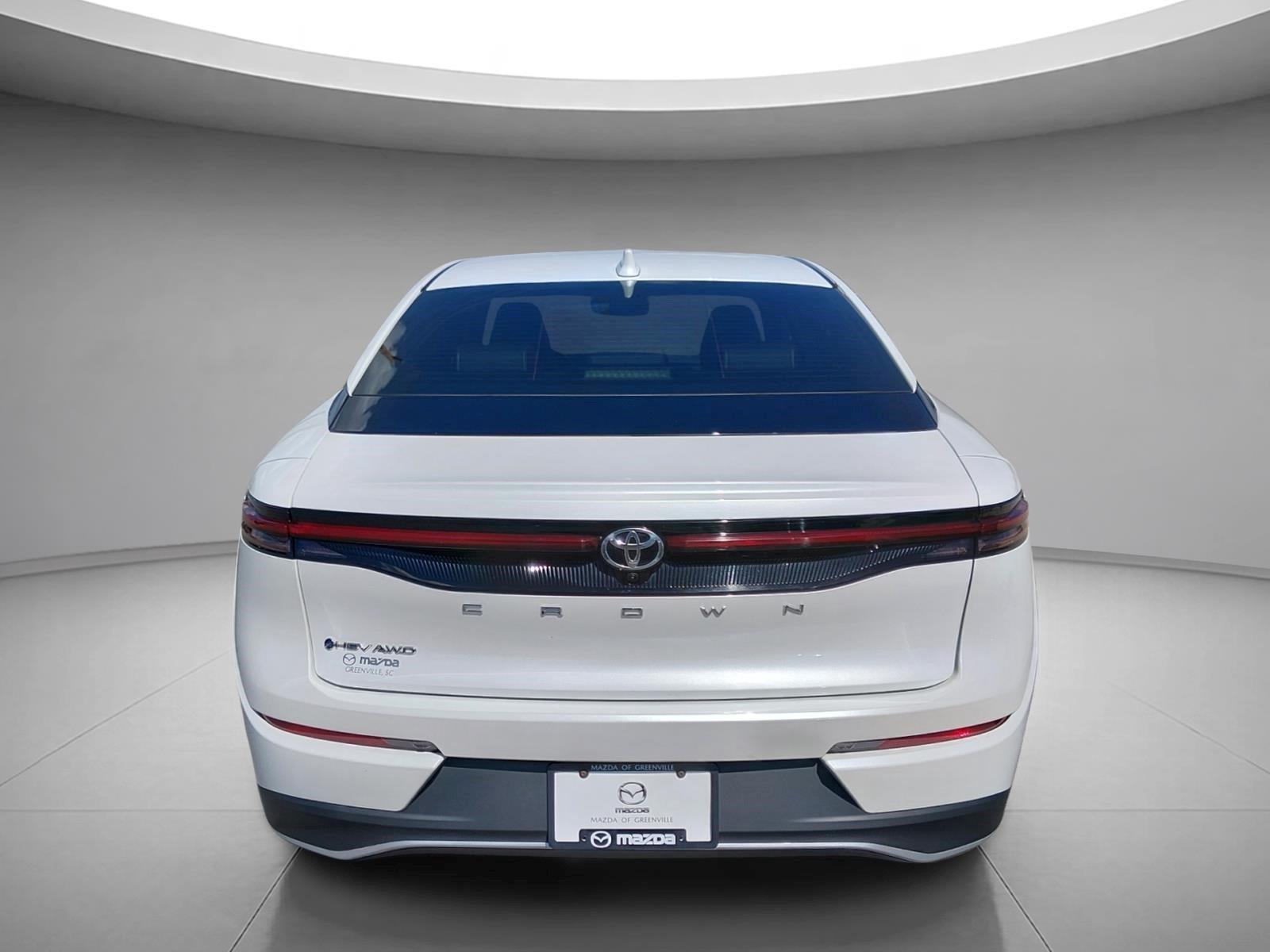 Used 2026 Oxygen White Toyota XLE image 4