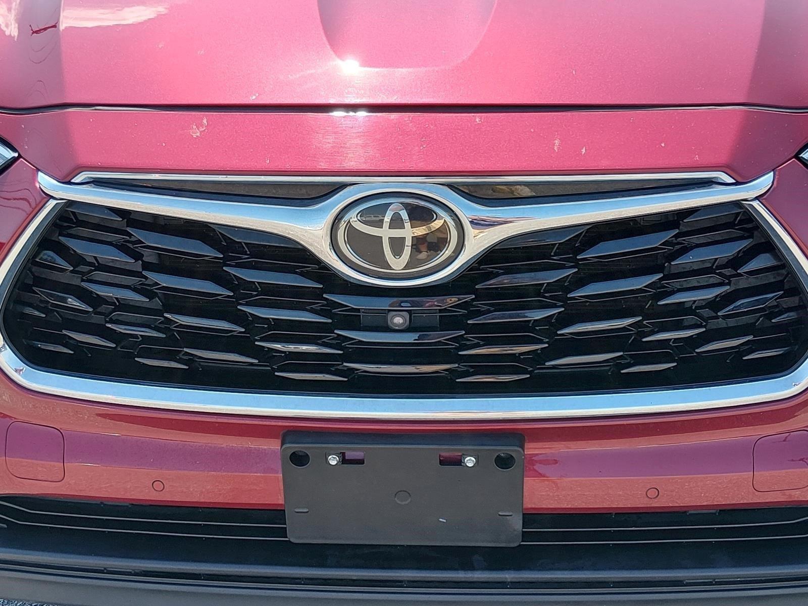 Used 2021 Ruby Flare Pearl Toyota Limited image 9