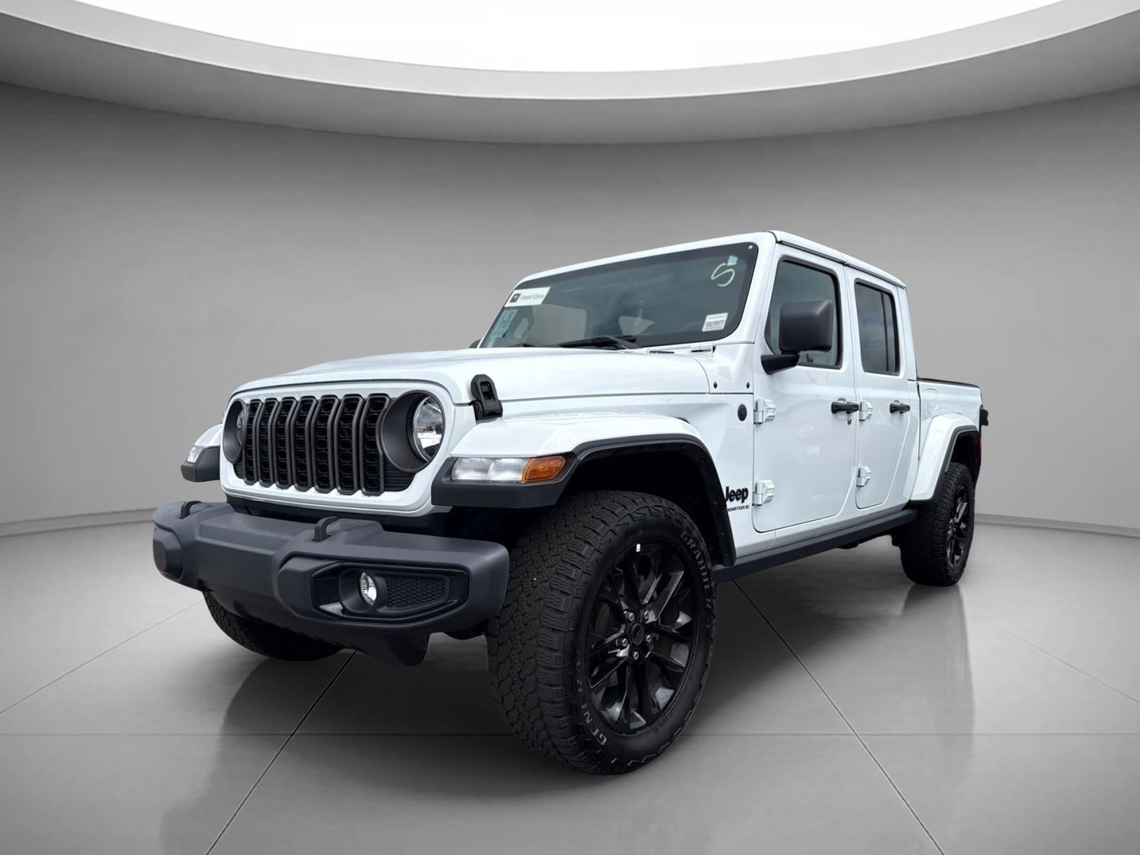 Bright White Clearcoat 2024 Jeep Gladiator Pickup Truck Four-Wheel Drive 8-Speed Automatic