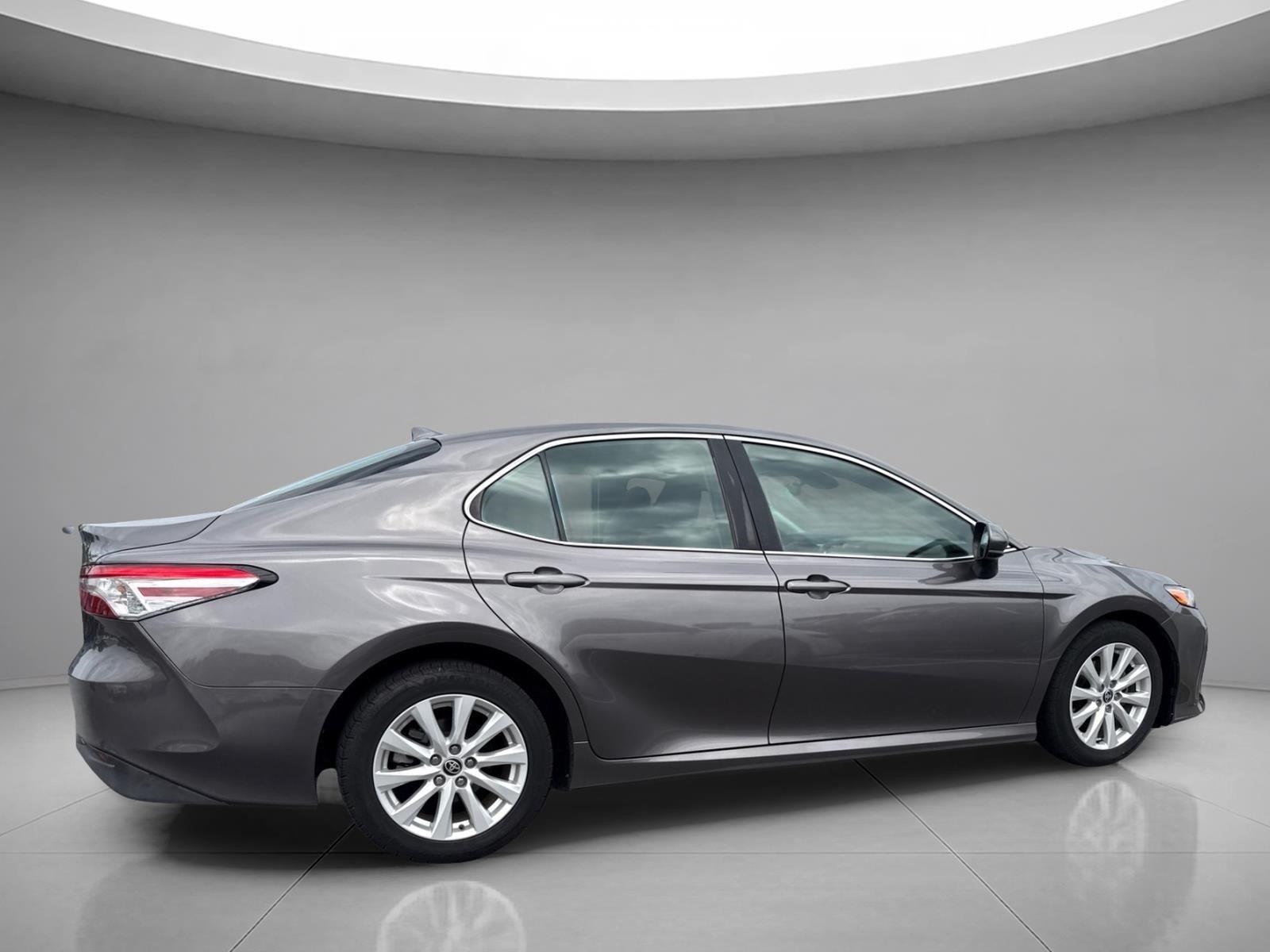 Used 2020 Predawn Gray Mica Toyota LE image 18