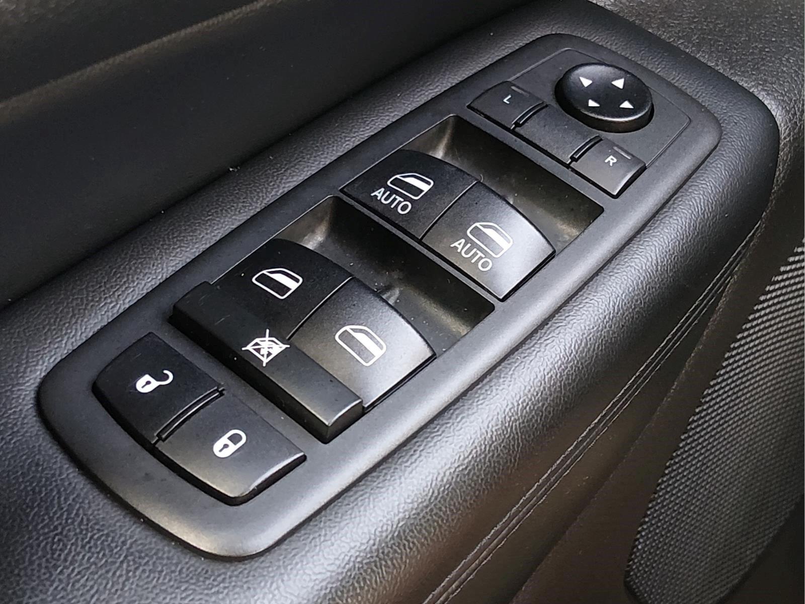 Used 2020 Sting-Gray Clearcoat Jeep Altitude image 29