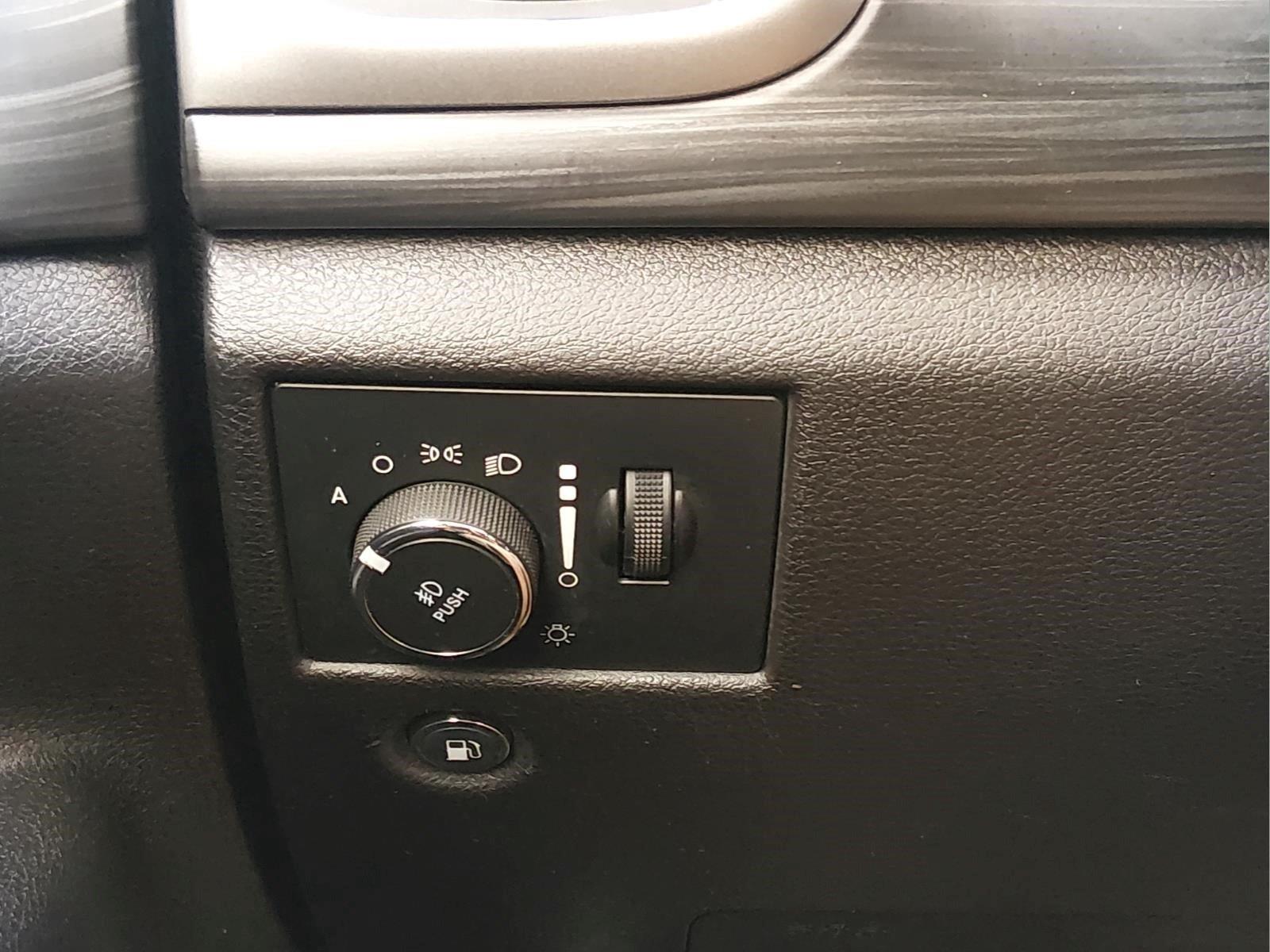 Used 2020 Sting-Gray Clearcoat Jeep Altitude image 30