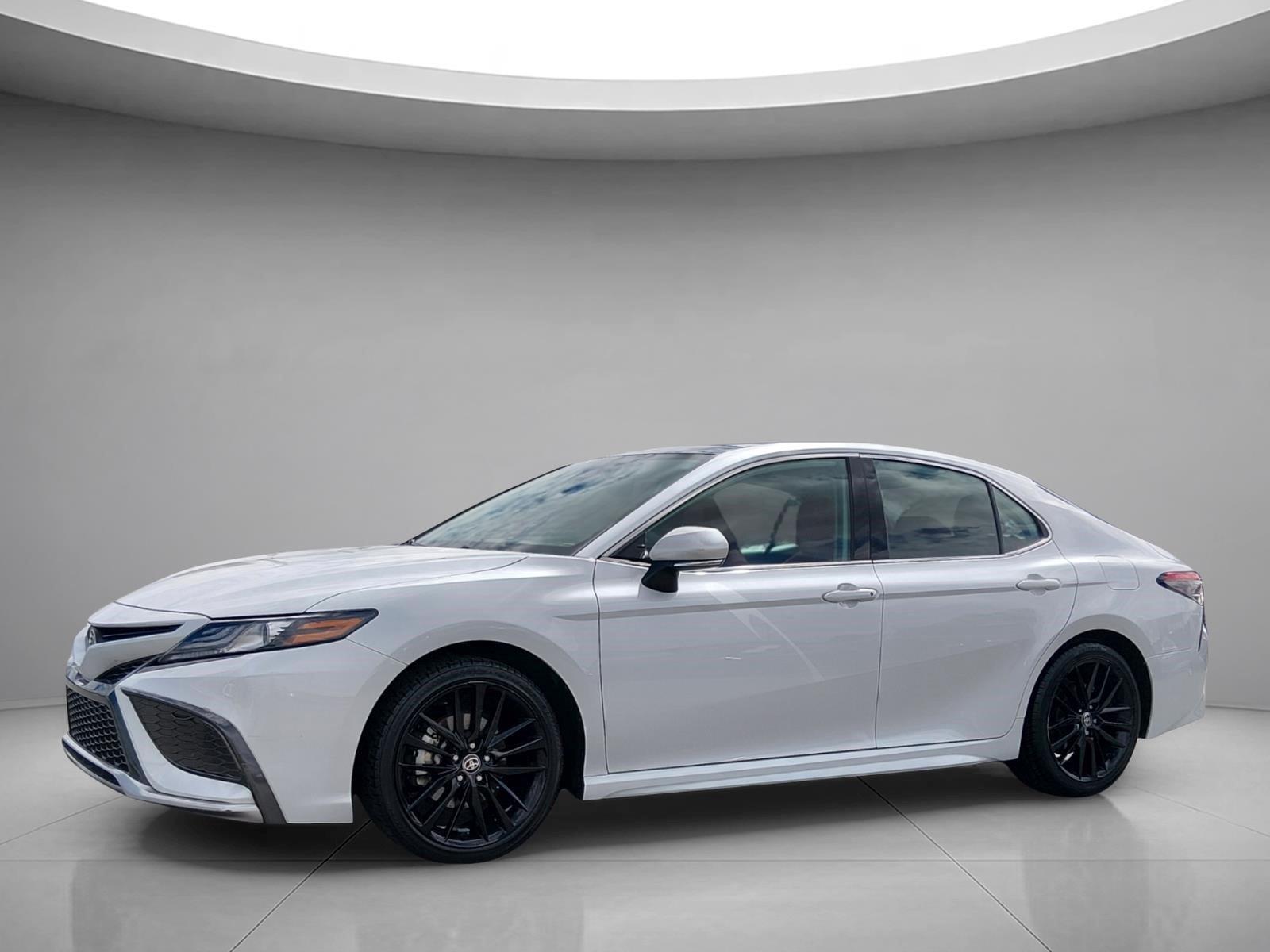 White (Wind Chill Pearl) 2021 Toyota Camry Sedan Front-Wheel Drive Automatic