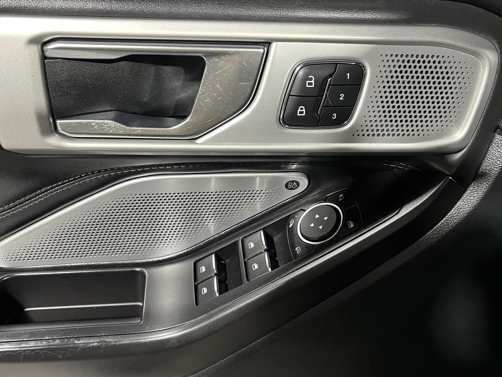 2020 Ford Explorer Platinum photo 24