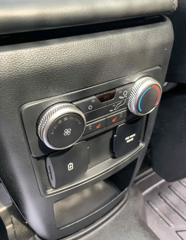2020 Ford Explorer Platinum photo 29