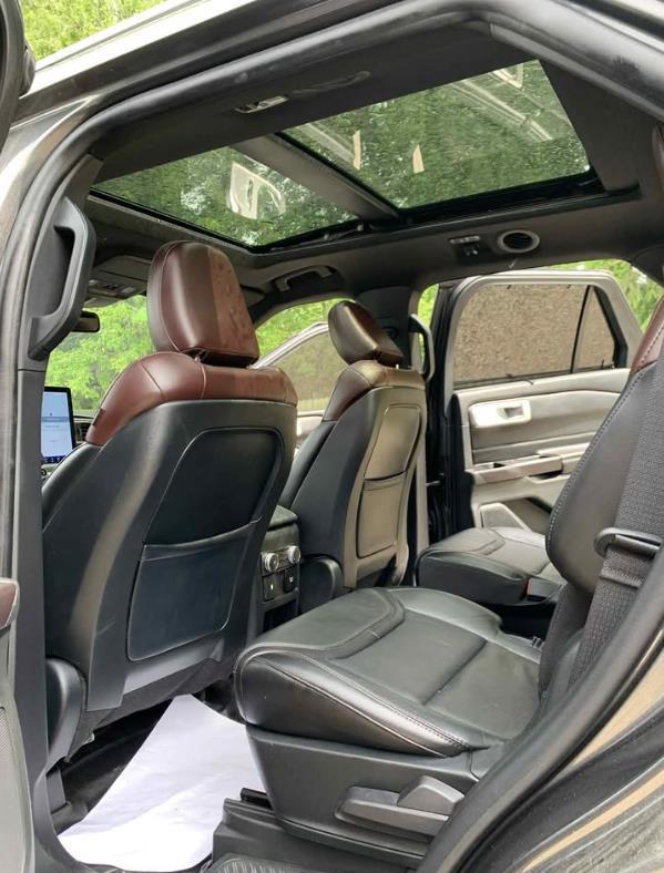 2020 Ford Explorer Platinum photo 14