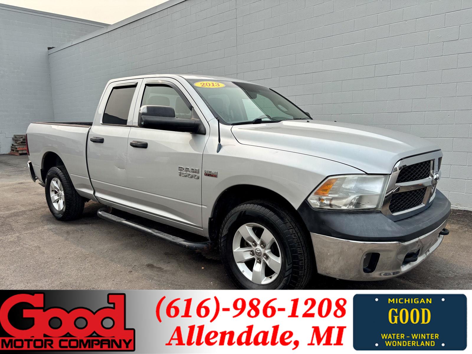 2013 RAM 1500 Plata (Bright Silver Metallic) Camioneta Todo terreno 6 velocidades Automática