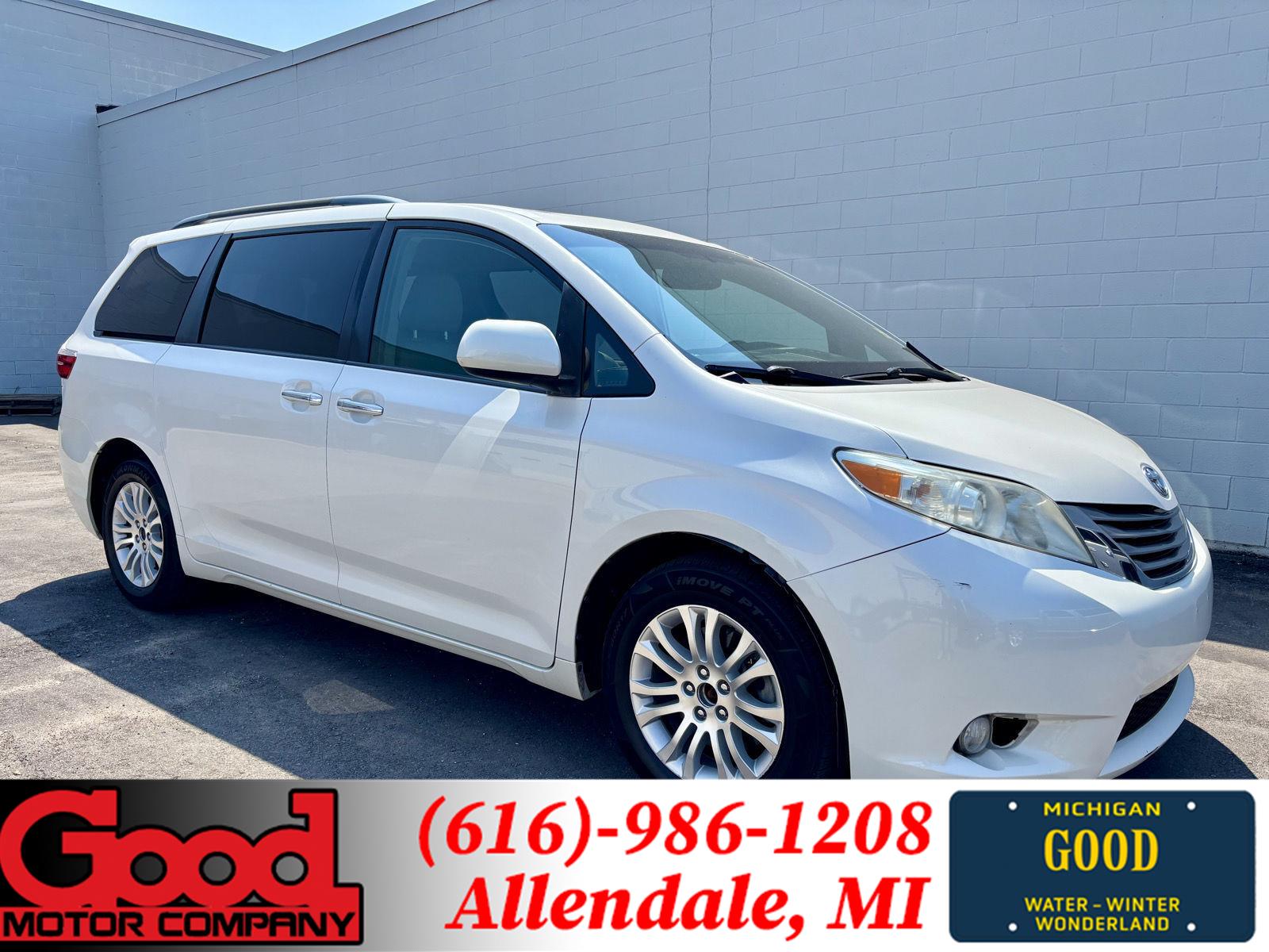 White (Blizzard Pearl) 2017 Toyota Sienna Minivan Front-Wheel Drive Automatic