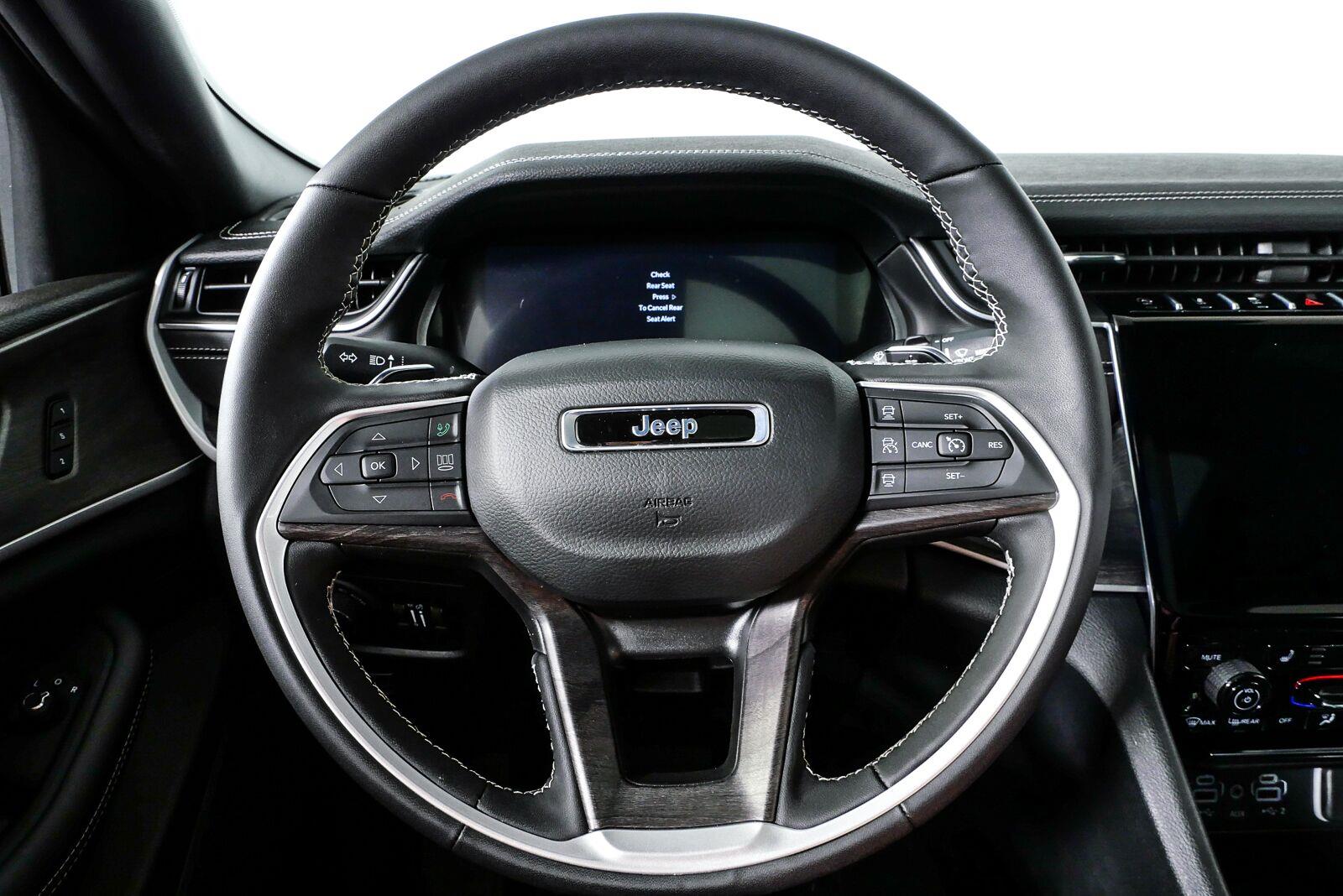 Used 2025 Silver Zynith Jeep Limited image 9