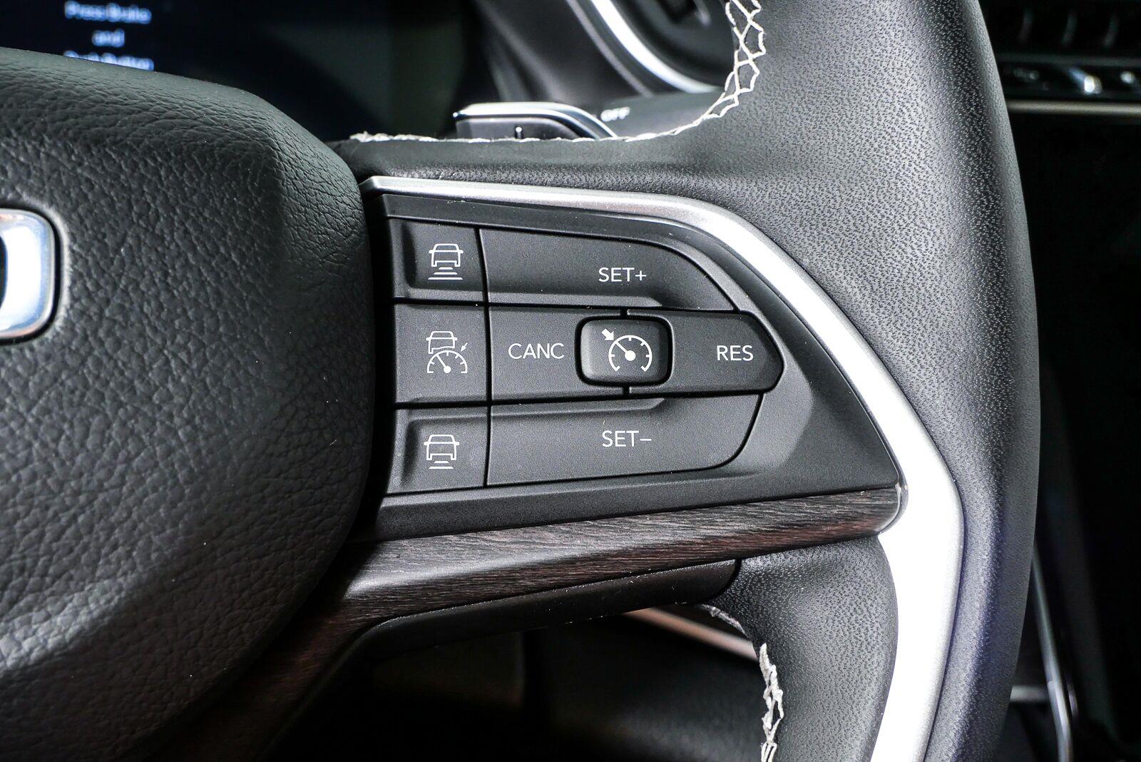 Used 2025 Silver Zynith Jeep Limited image 11