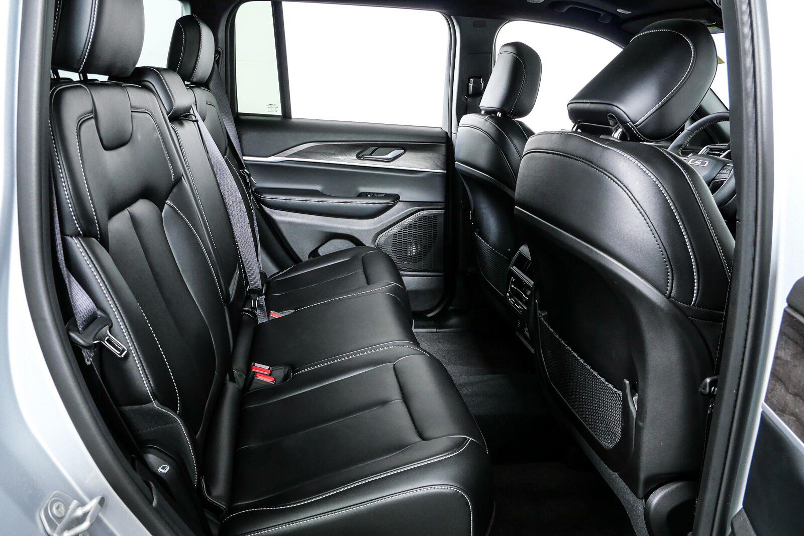 Used 2025 Silver Zynith Jeep Limited image 22