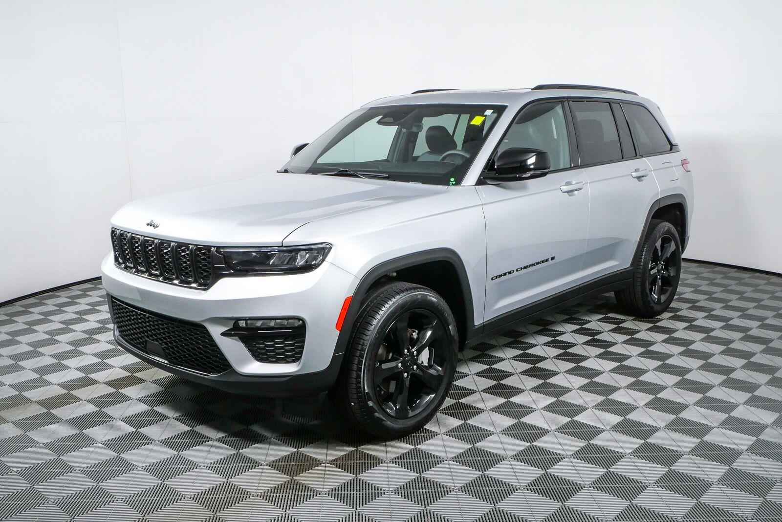 Used 2025 Silver Zynith Jeep Limited image 26