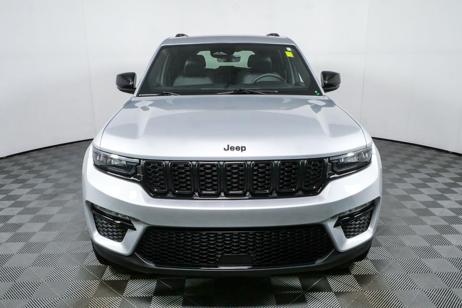Used 2025 Silver Zynith Jeep Limited image 27