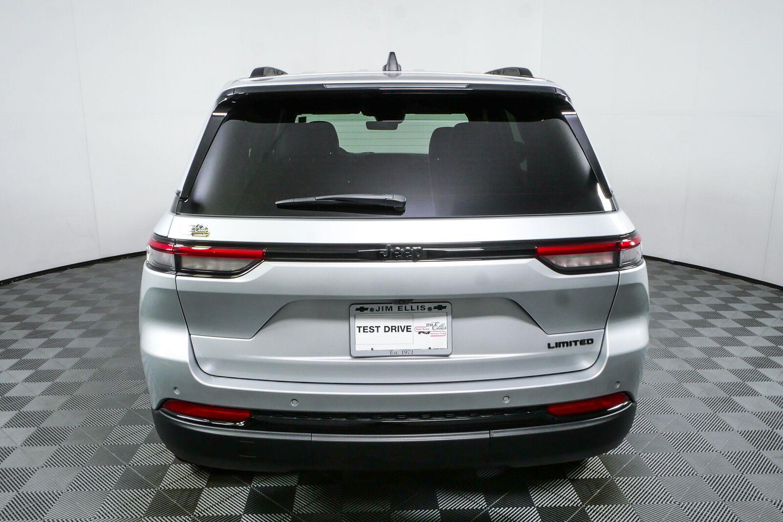 Used 2025 Silver Zynith Jeep Limited image 28