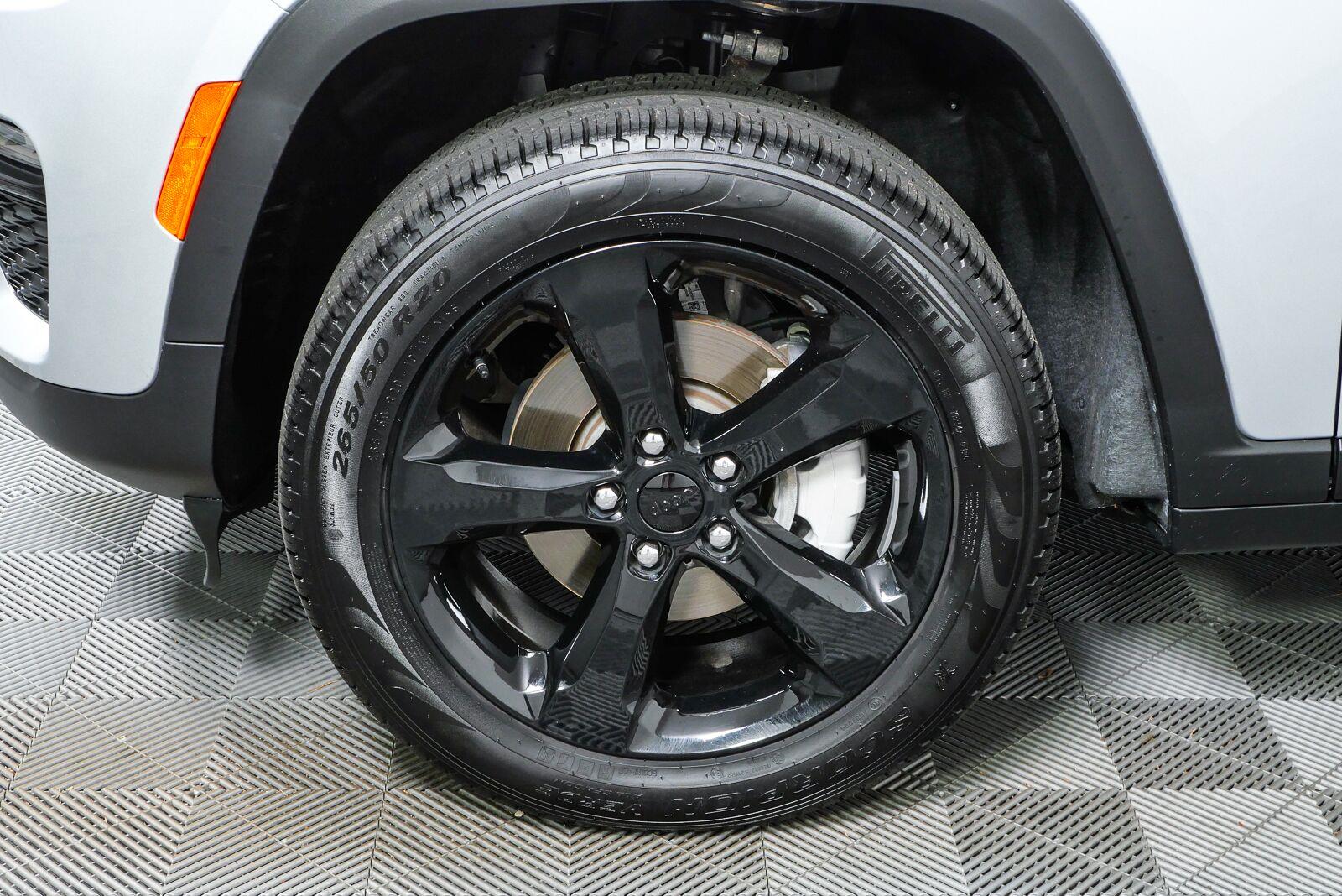 Used 2025 Silver Zynith Jeep Limited image 38