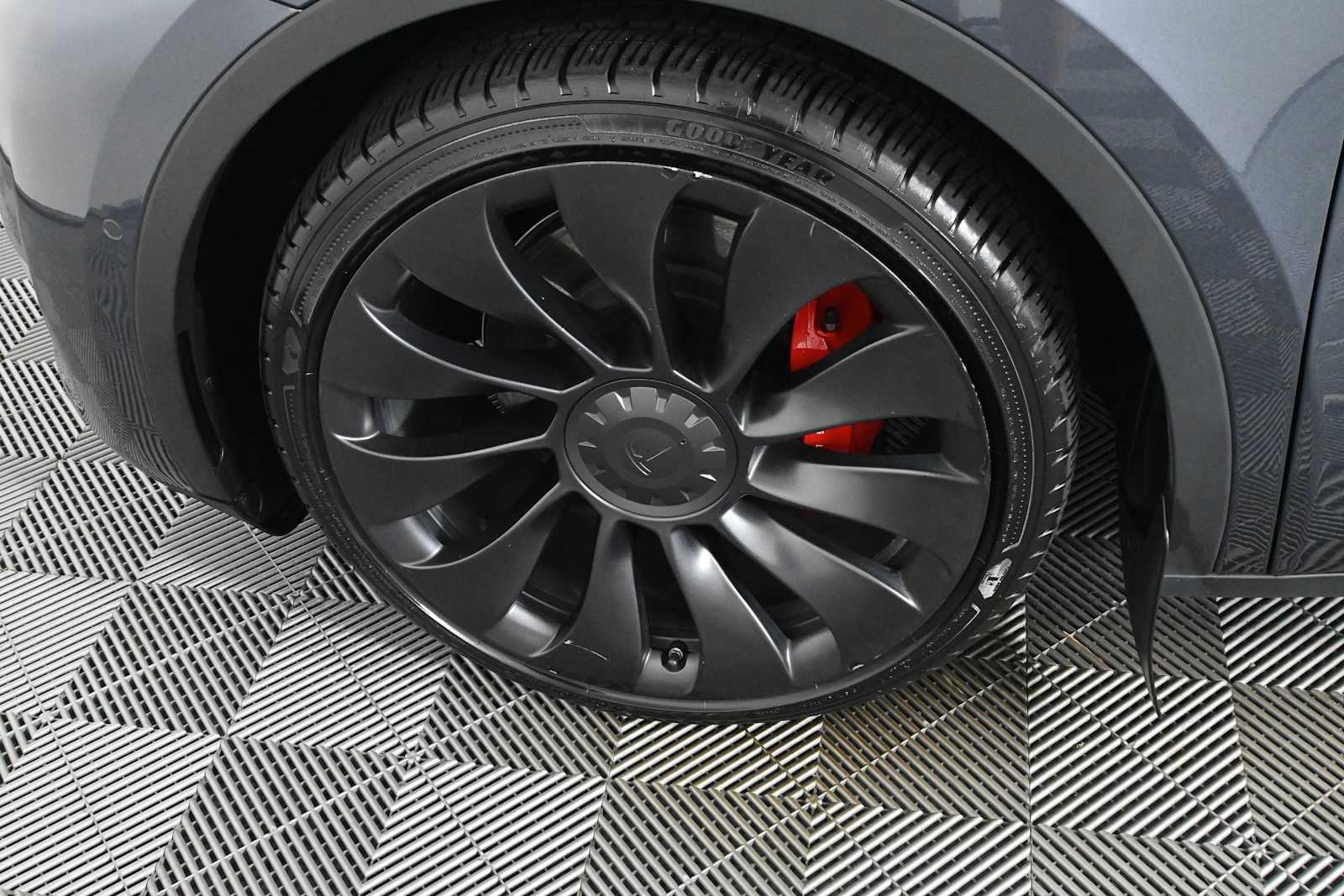 Used 2022  Tesla Performance image 28