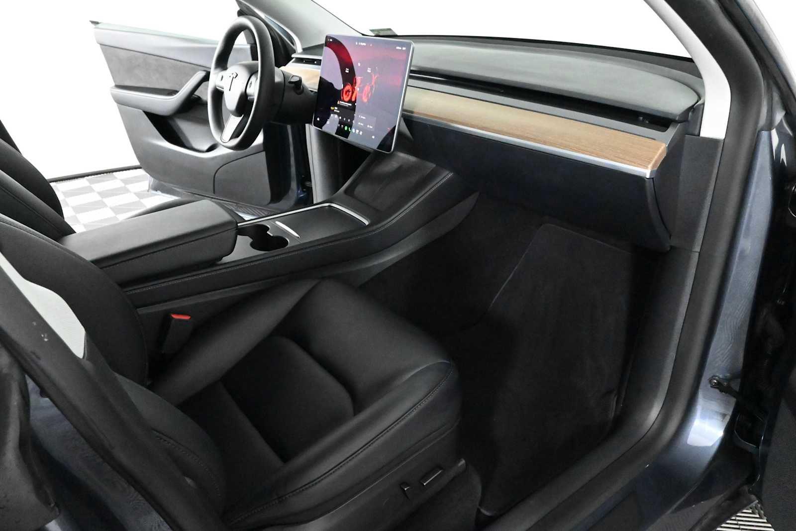 Used 2022  Tesla Performance image 12