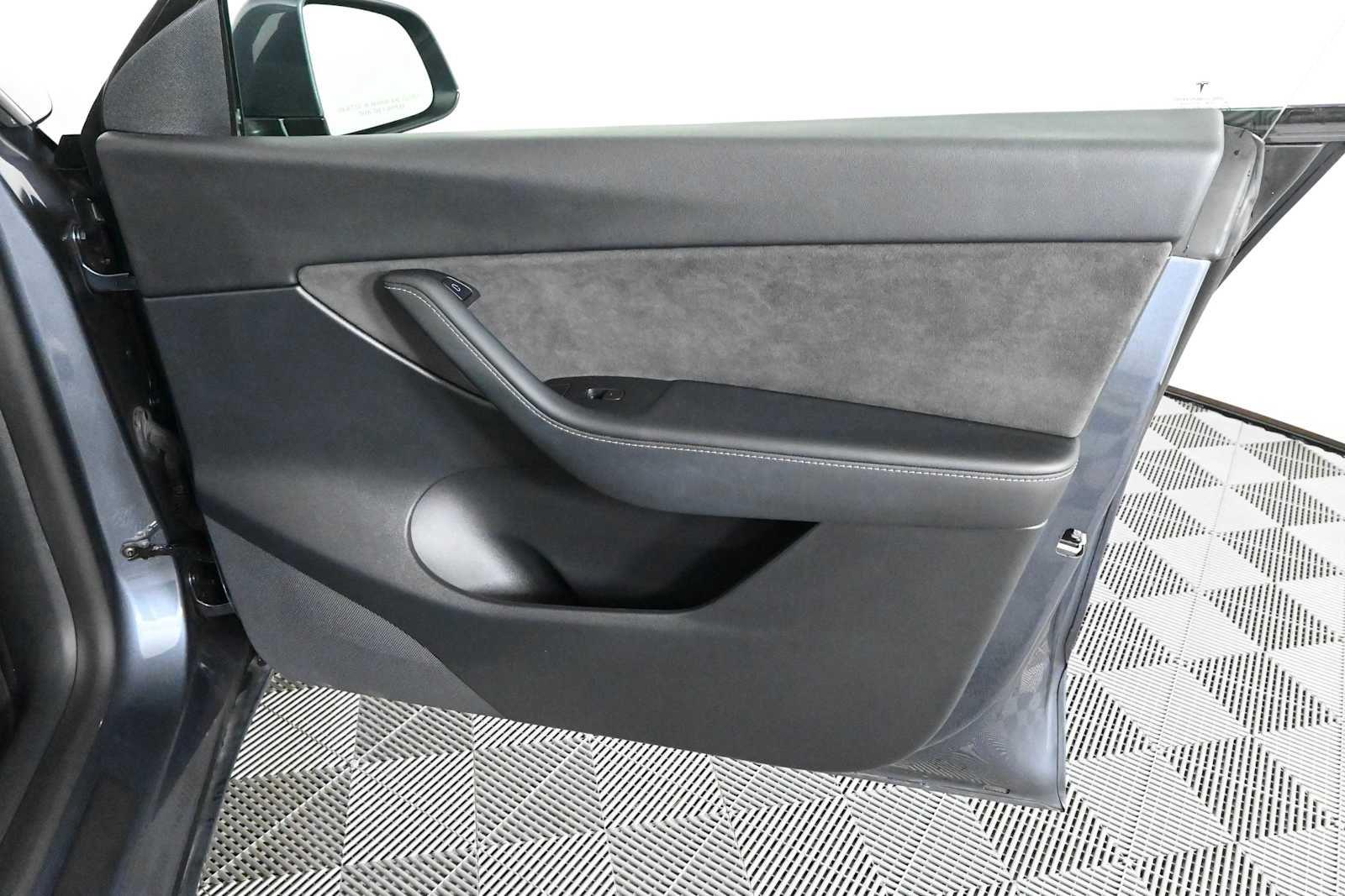 Used 2022  Tesla Performance image 13