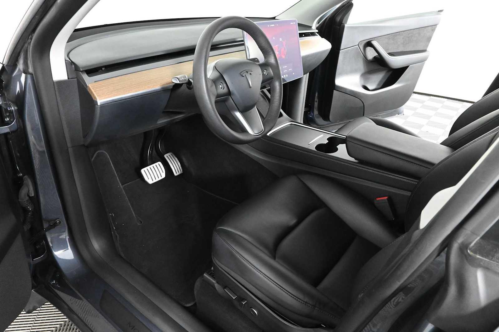 Used 2022  Tesla Performance image 19
