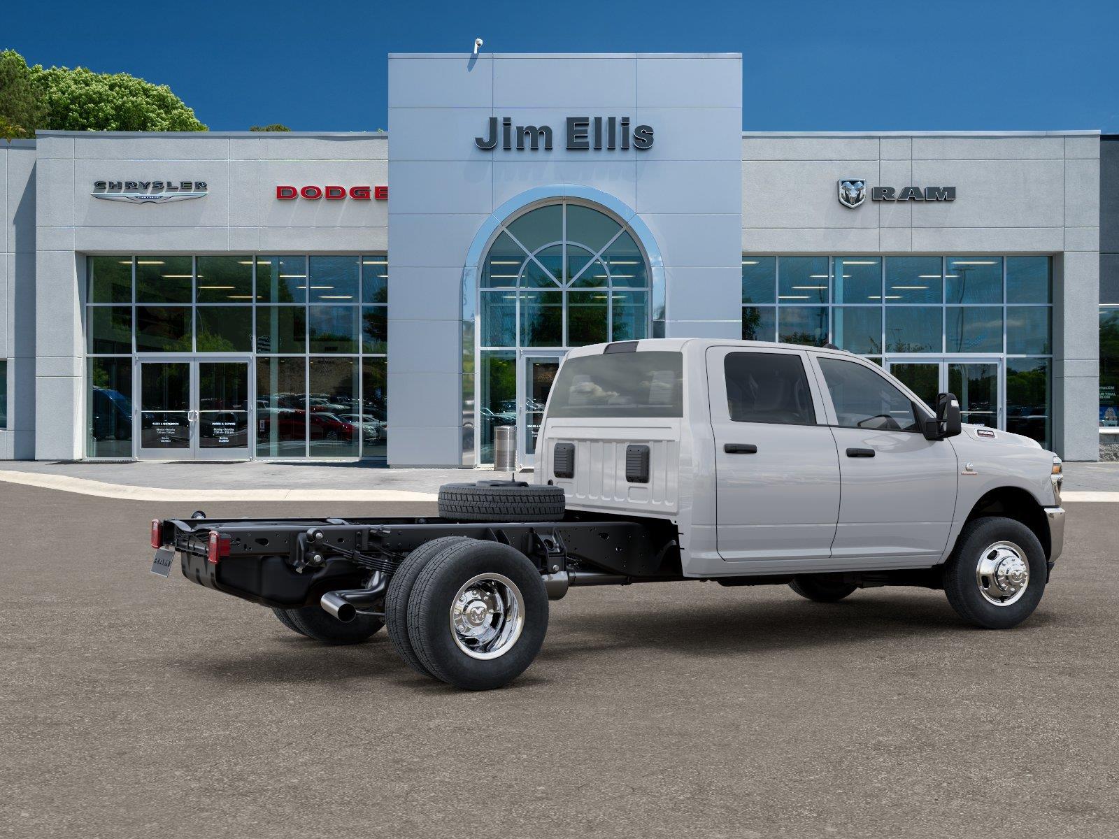 New 2026 Bright White Clear-Coat Exterior Paint RAM Tradesman image 4