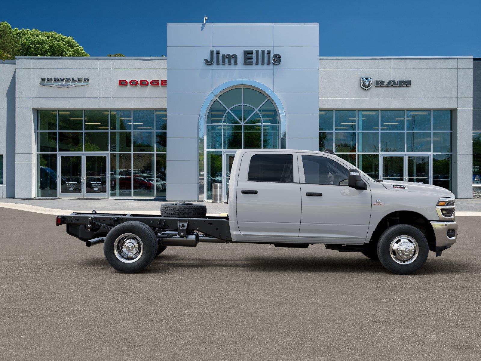 New 2026 Bright White Clear-Coat Exterior Paint RAM Tradesman image 21
